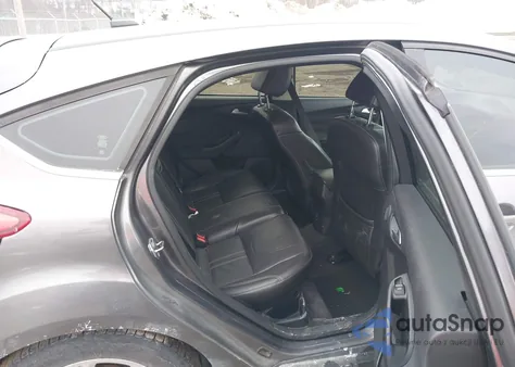 2013 Ford Focus Titanium z USA, uszkodzony, nr VIN 1FADP3N22DL135564